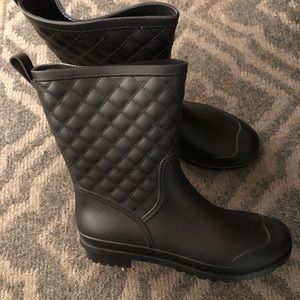 Woman’s Mid Calf Rain Boots Anti-Slip